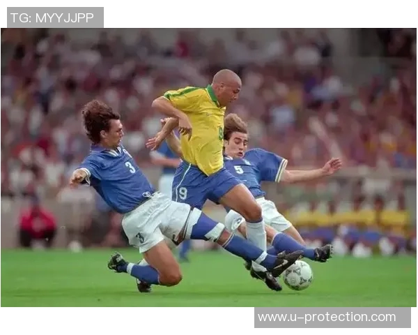 猜球星足球图片挑战，带你一同识别世界足坛明星的精彩瞬间